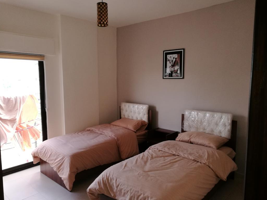 Cozy Dair Ghbar Apartment อัมมาน ภายนอก รูปภาพ